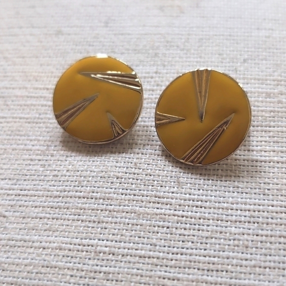 Simple Round Clip Earrings - Yellow Color Earring Ear Clip - Picture 5 of 8